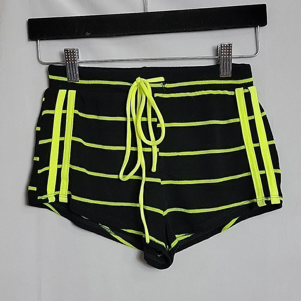 🖤 5/$20 🖤 FASHION NOVA.. striped booty shorts..